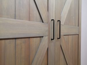 Раздвижные межкомнатные двери из массива дерева